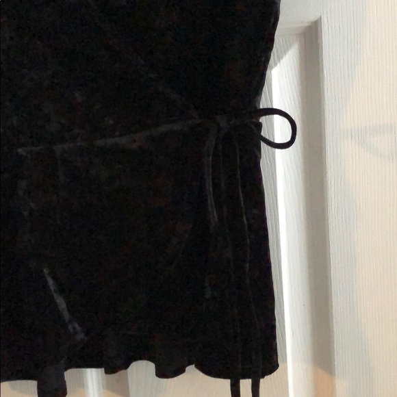 Super cute wrap top - Picture 2 of 2